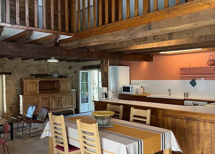 Ostal De Marcillac Avec Piscine - Petit Bois